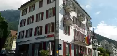 Ansicht des Hotels Rigi Vitznau aus Richtung Weggis.